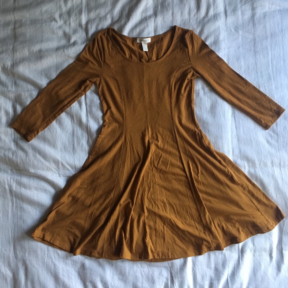 Ochre swing dress with 3/4 length sleeves